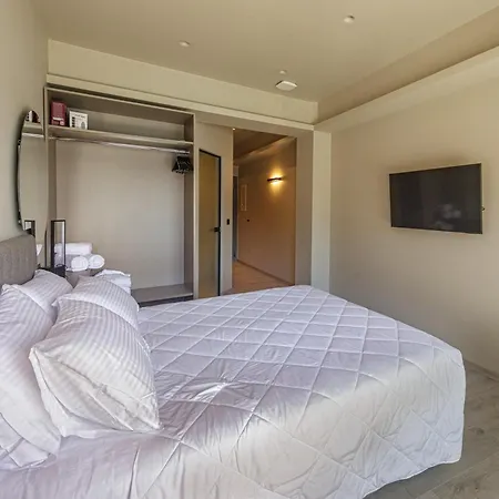 Domus Napoleon 아파트 팔레오카스트리차